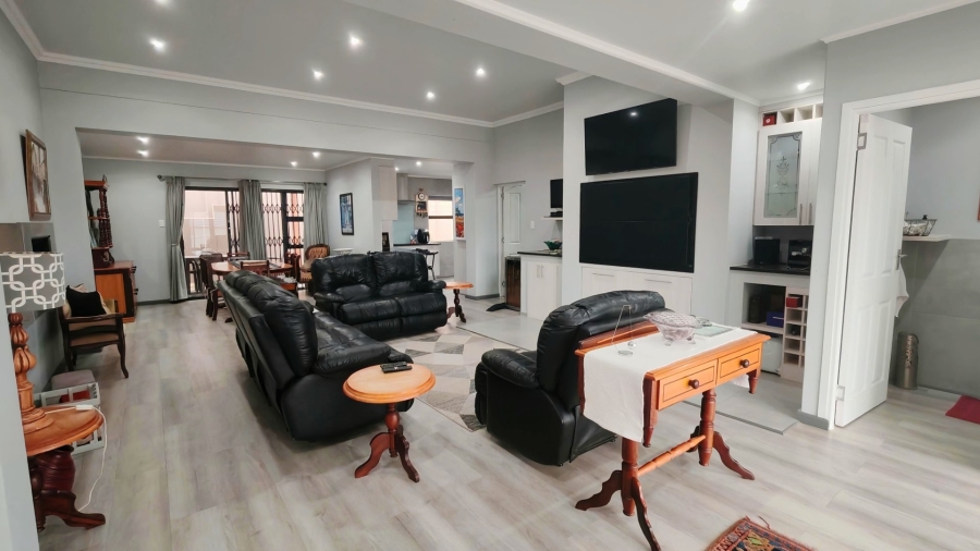 3 Bedroom Property for Sale in Reebok Western Cape